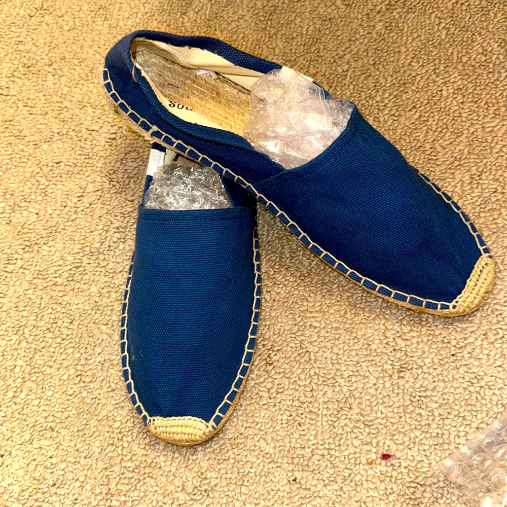 ✅2/$15✅Solides Blue espadrilles blue worn once in excellent/new Size 10